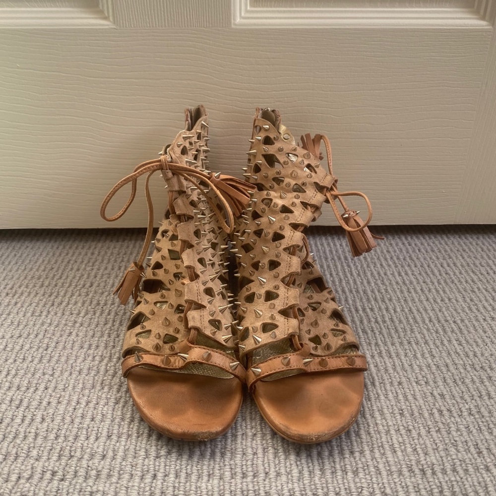 Sam Edelman Spike 1/2 Sandal wedge size 6.5